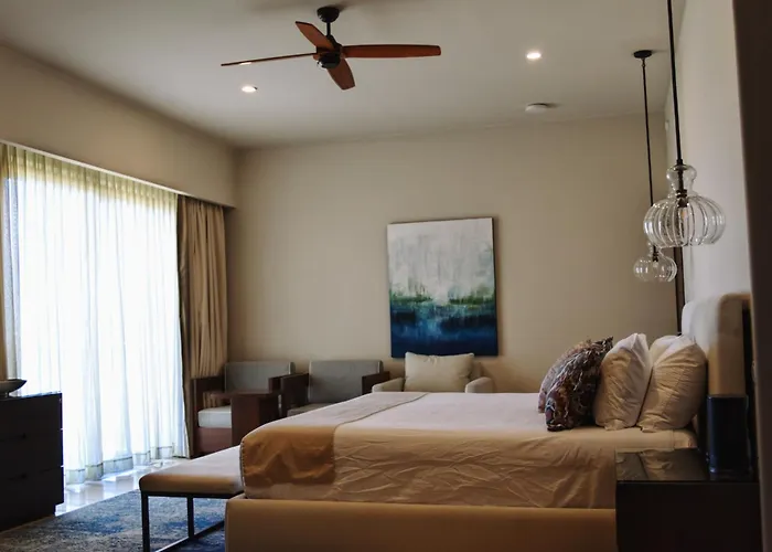 Beachfront 3 Bdrm In Exclusive Diamante Golf Appartement *